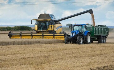 Review New Holland Refines Its Cx Combine Range Farm News Farmers