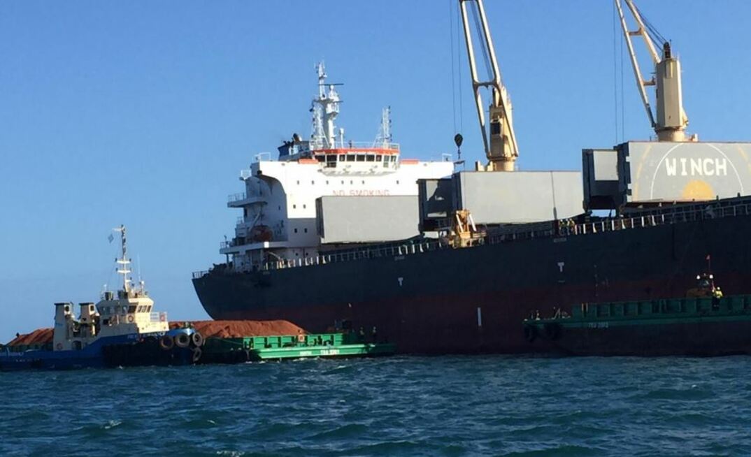 First Ship Sails From Metro Mining S Bauxite Hills Mine