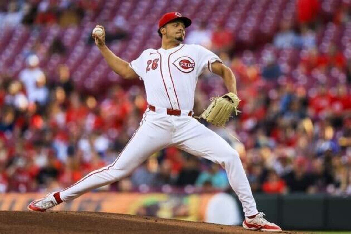 SP Chase Burns earns first MLB victory as Reds blank Pirates