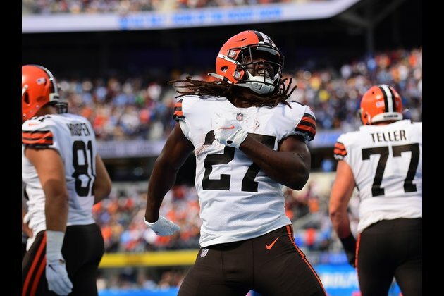 Browns activate RB Kareem Hunt, RT Jack Conklin from IR