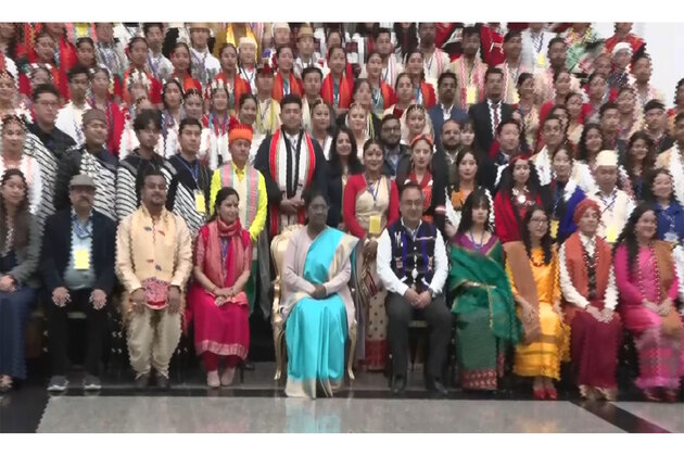 President meets tribal guests, tableaux artists, NCC Cadets, NSS volunteers and other Republic Day parade participants