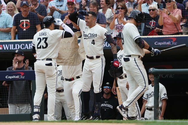 MLB roundup: Twins snap historic playoff losing streak