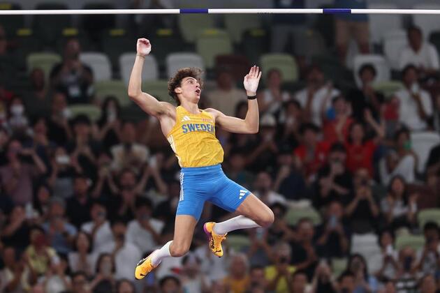 Duplantis breaks pole vault world record for 14th time, wins 3rd straight world title