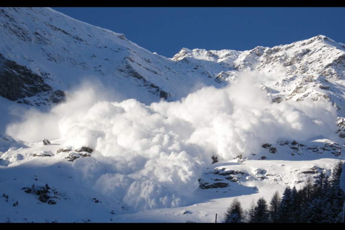 Glacier collapse buries Swiss village days after evacuation
