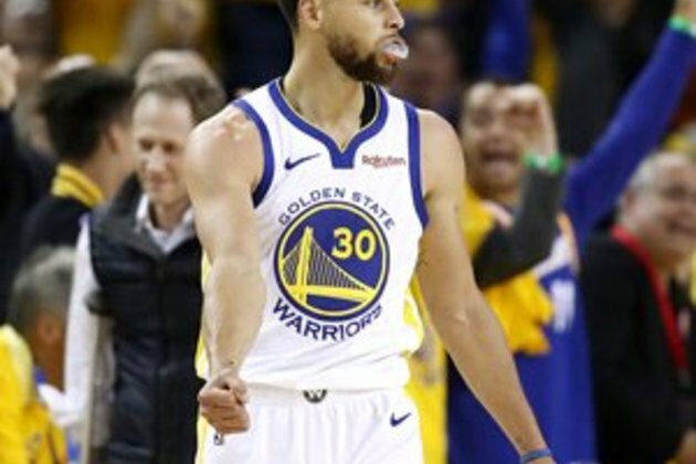 Curry powers Warriors over Blazers in series opener