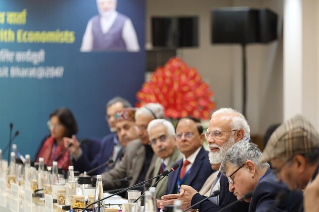 "Insightful interaction with economists," PM Modi meets experts, discussed Aatmanirbharta and structural transformation