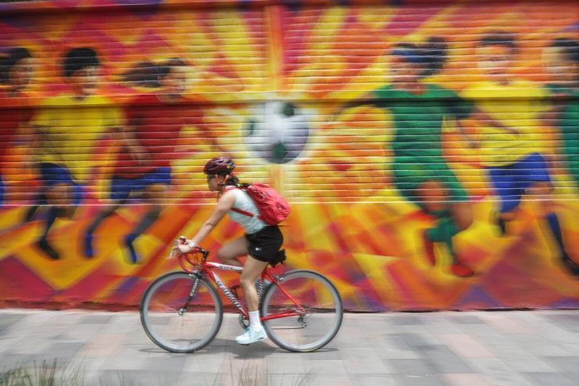 Feature: Mexico City races through World Cup's "last mile"
