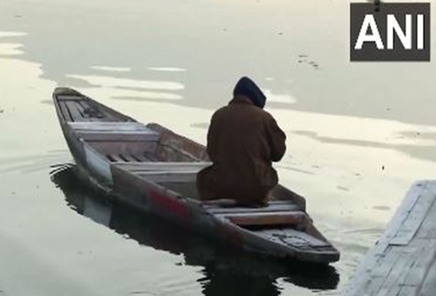 J-K: Kashmir Valley continues to experience winter chill