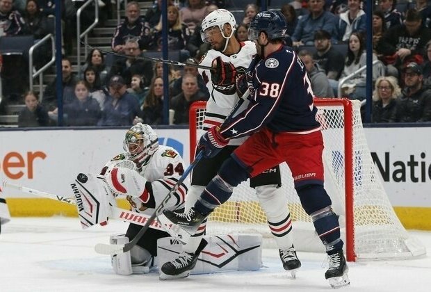 Blue Jackets claim 5-1 victory over listless Blackhawks