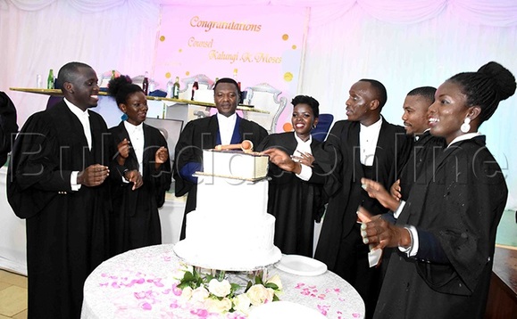 Omugagga Moses Kalungi Billgates ng'ali ku kabaga ke akokwekulisa okusoma amateeka Omugagga Moses Kalungi Billgates ng'ali ku kabaga ke akokwekulisa okusoma amateeka