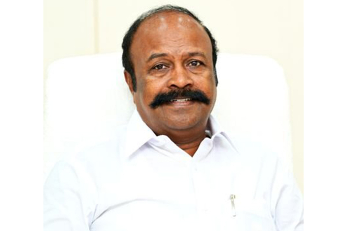 TN Minister visits family of custodial death victim, hands over Rs 5 lakh ex-gratia