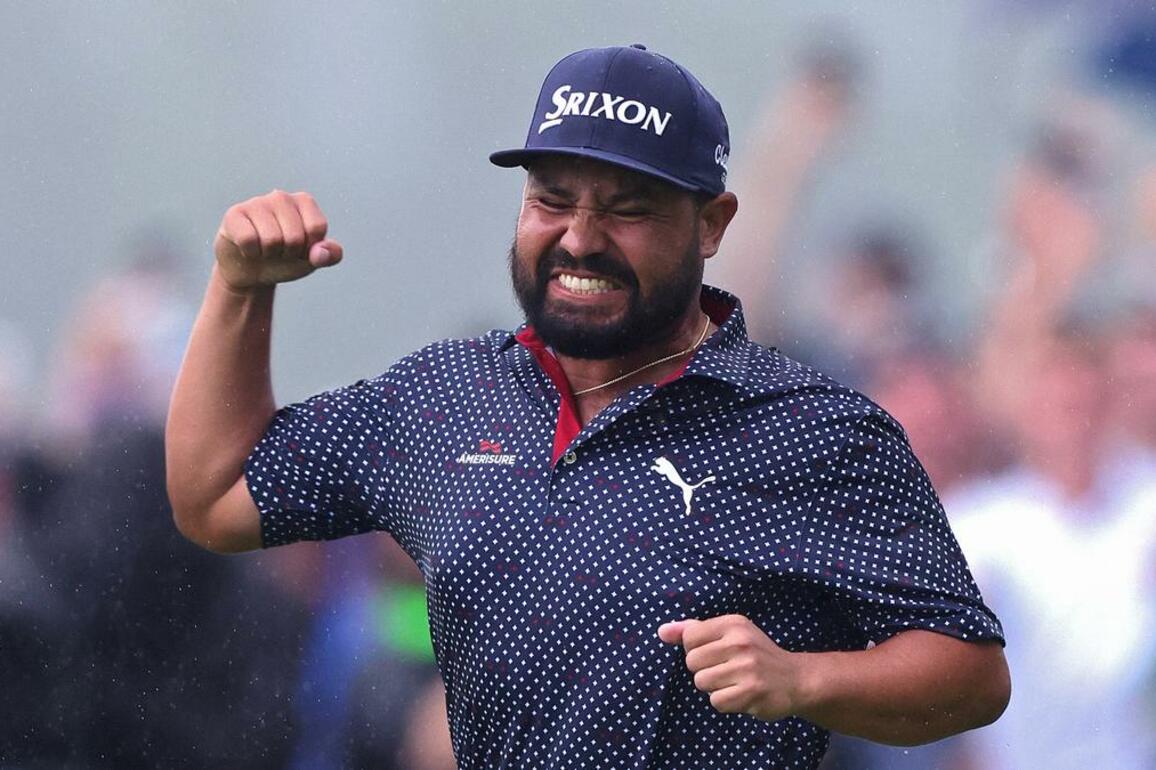 Adam Scotts US Open dreams collapse in horror back nine as American JJ Spaun completes wild win