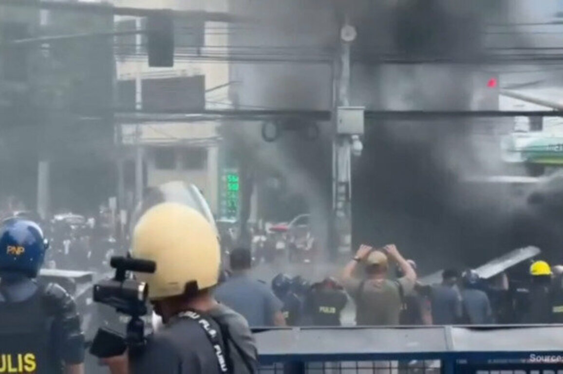 Clashes erupt at anti-corruption protests in Philippines 