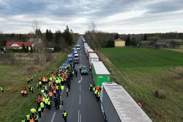 Protesters in EU nation blocking aid to Kiev Ukrainian official