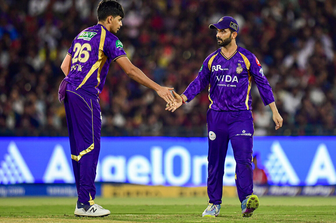 IPL: KKR wins toss, opts to field against DC