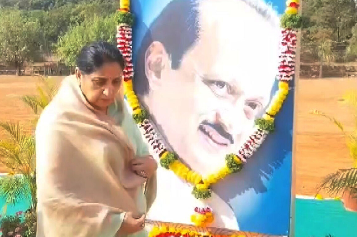 Pune: Sunetra Pawar visits Ajit Pawar's memorial in Baramati ahead of assembly bypoll campaign