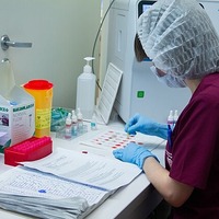 Blood test-guided therapy halves breast cancer progression risk