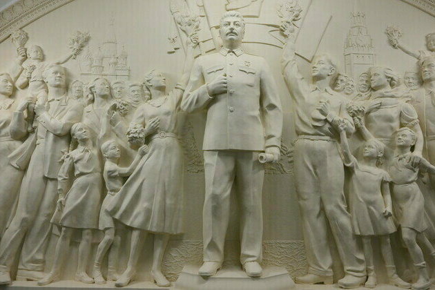 Stalin returns to Moscow  but not to power