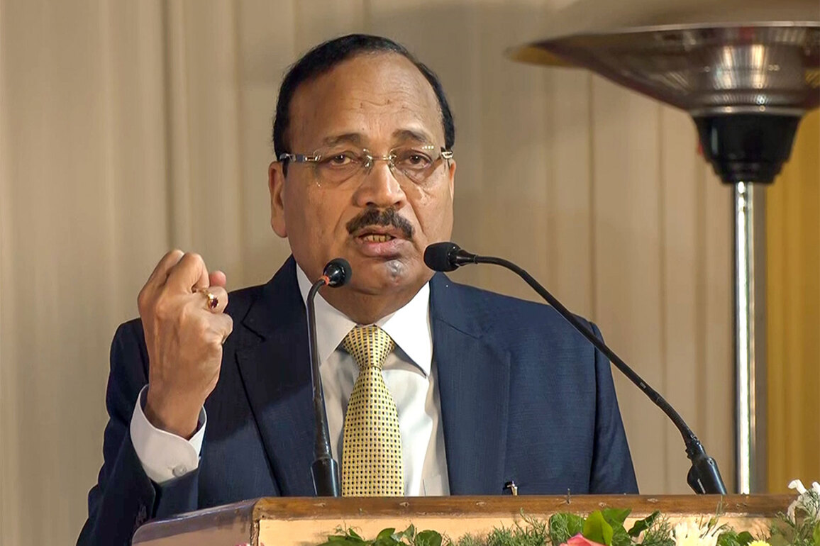 "If you can't follow constitution, leave India," CJI expresses concern over Meta's data-sharing practices