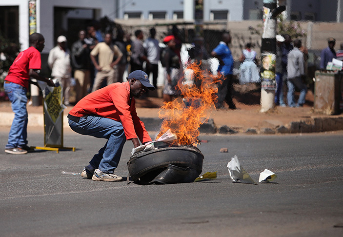 imbabwe opposition supporters clash with police during a protest march for electoral reforms on ugust 26 2016 in arare     