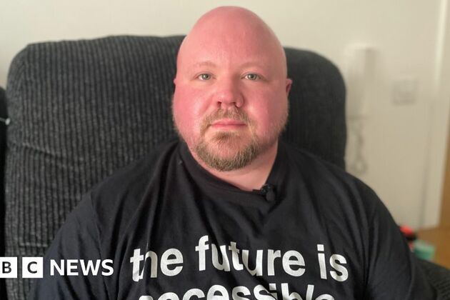 Man &#39;trapped&#39; in Edinburgh home for months after locks changed