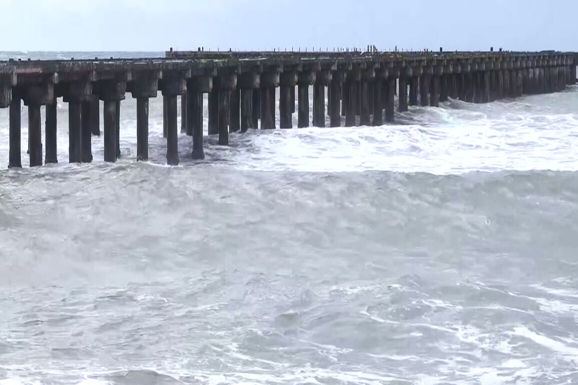 Cyclone Montha landfall begins; over 11,000 people evacuated in Odisha, says CM Majhi