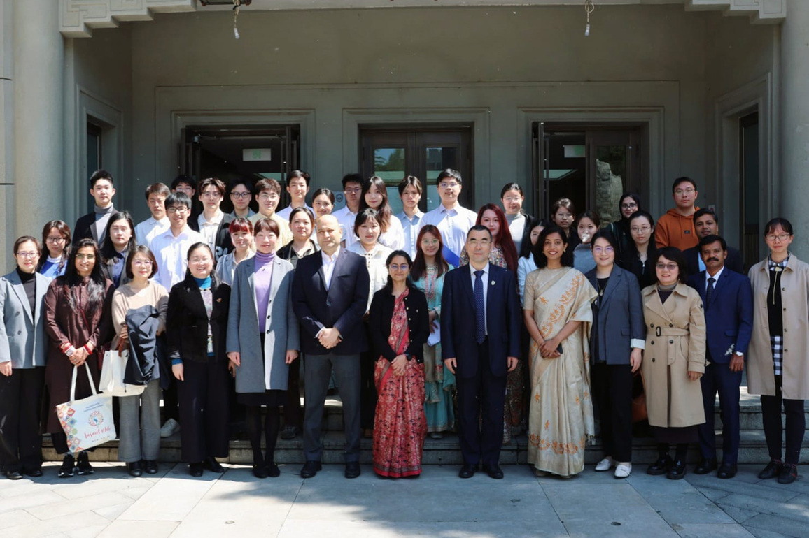 Indian delegation visits Beijing Foreign Studies University, engages with students of Indian languages and culture