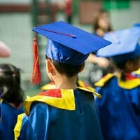 Antara penghargaan dan validitas sosial: Perlukah anak TK wisuda mengenakan toga?