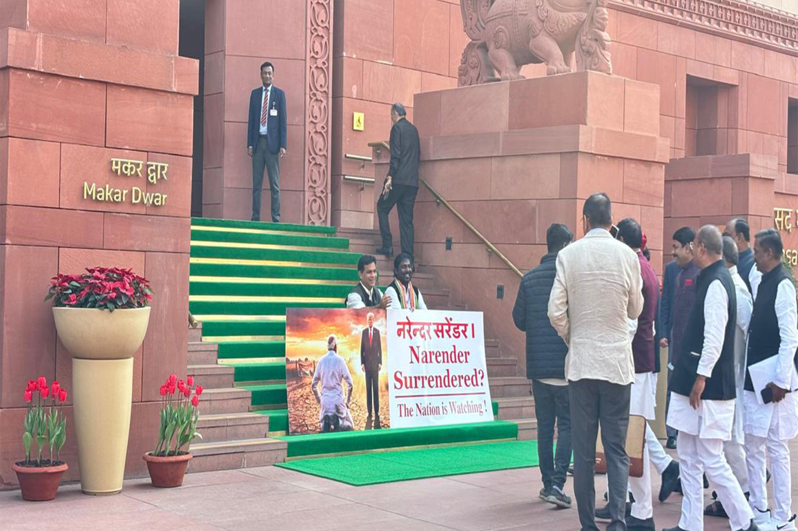 "Narender surrendered?": INDIA bloc MPs protest against India-US deal framework outside Parliament