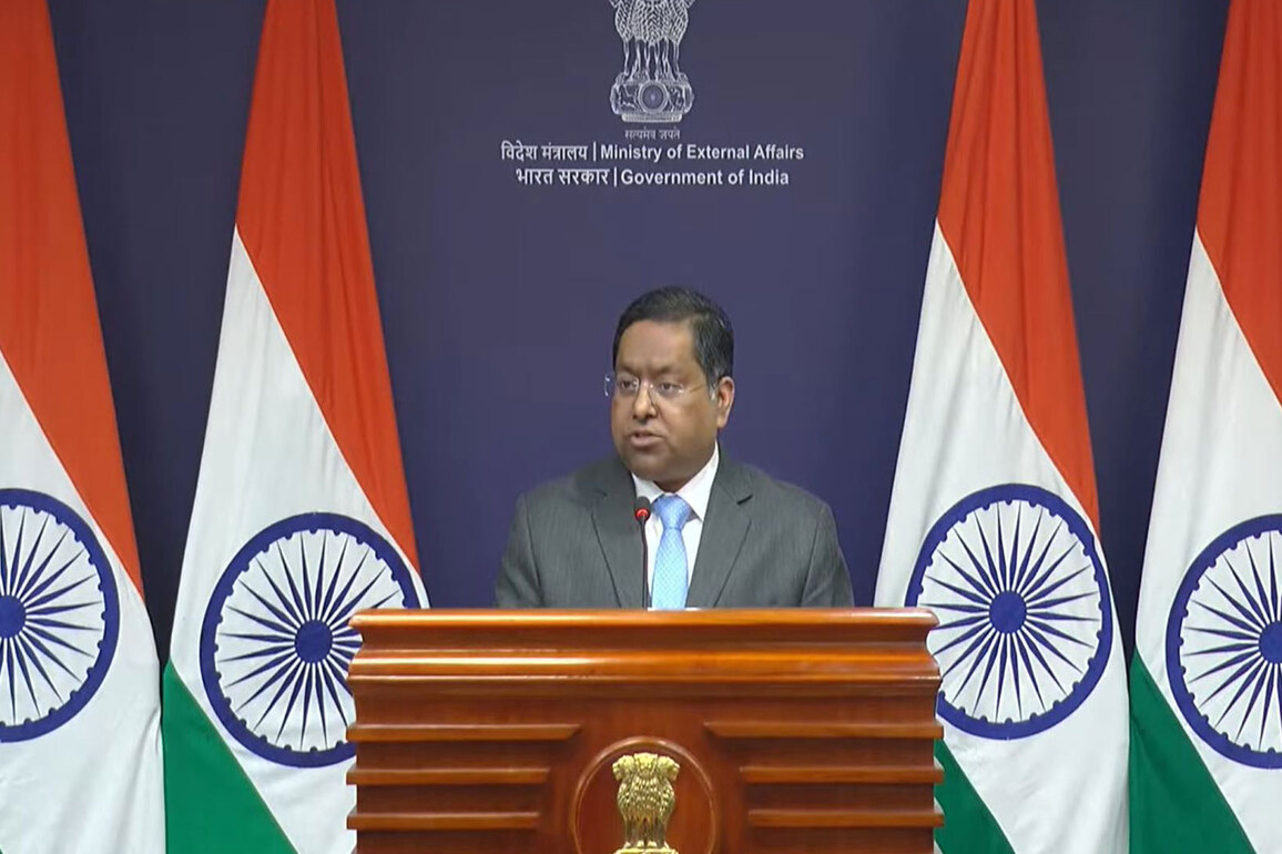 "India wants close and friendly relations with the people of Bangladesh": MEA