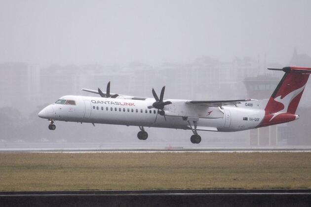 Police investigate bomb threat made to Qantas flight enroute to Dubbo
