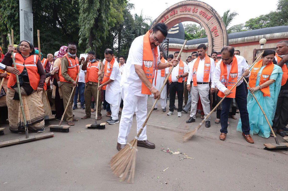 Union Minister CR Patil joins cleanliness drive in Surat on PM Modi's birthday