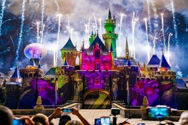 Disneyland Paris postpones re-opening to April 2