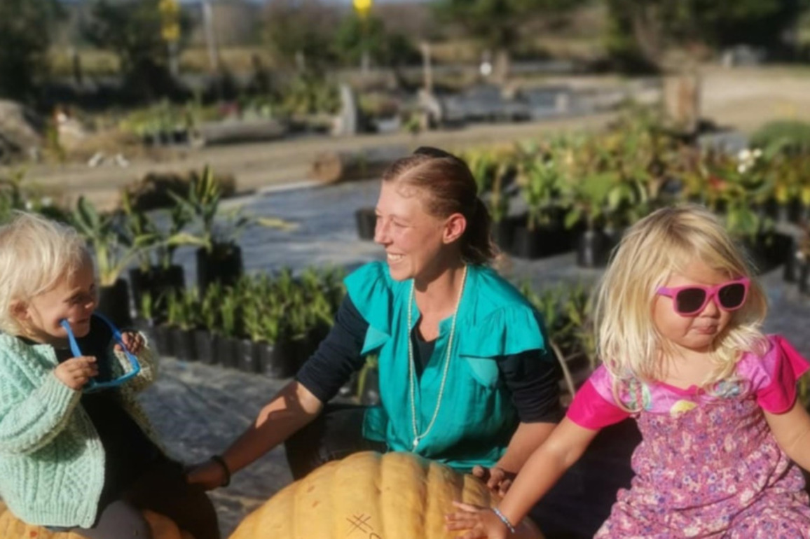 Tiny 'green thumbs' produce winning giant pumpkin in Northland