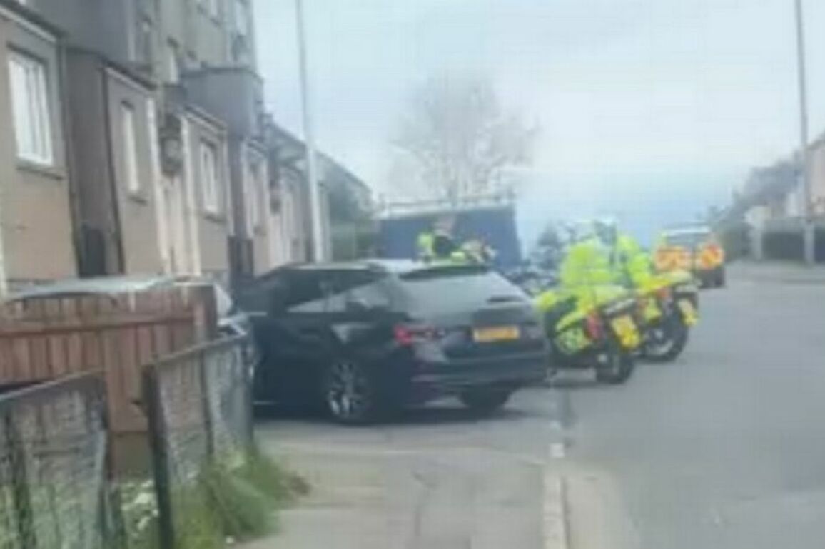 Driver on the run after high speed police chase through Edinburgh