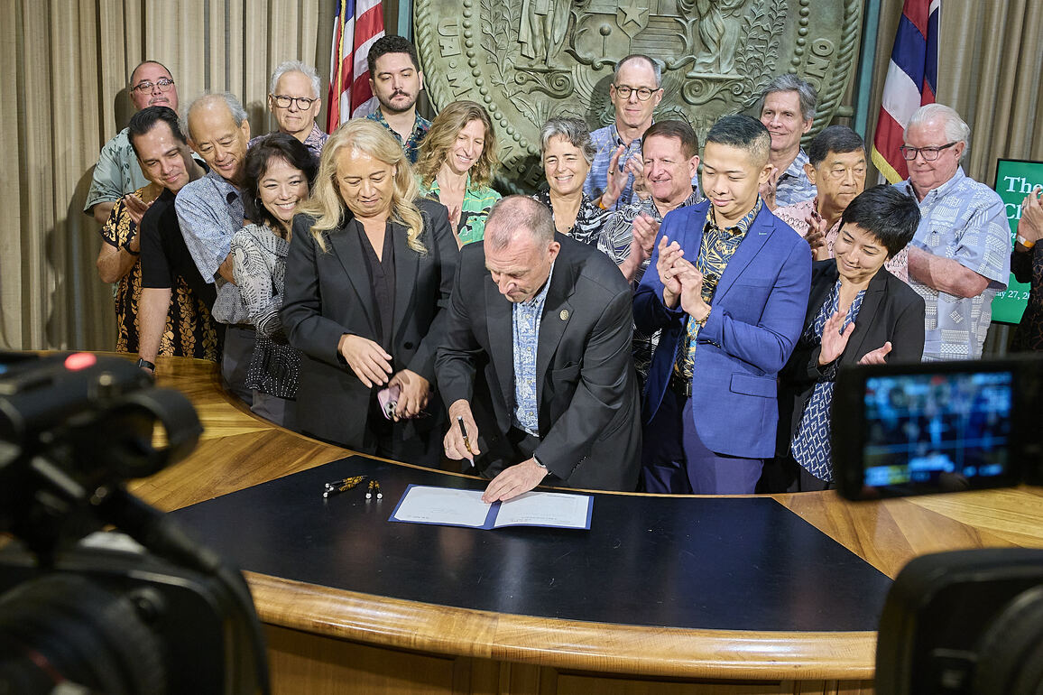 Hawaii Governor Targets Tax Credits, Asset Forfeiture Bills For Possible Veto - Honolulu Civil Beat