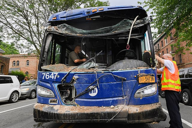 1 killed, 32 injured in bus-SUV collision on Los Angeles area freeway