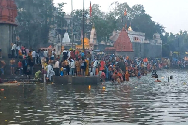 MP: Devotees take holy dip in Shipra, Narmada on Kartik Purnima
