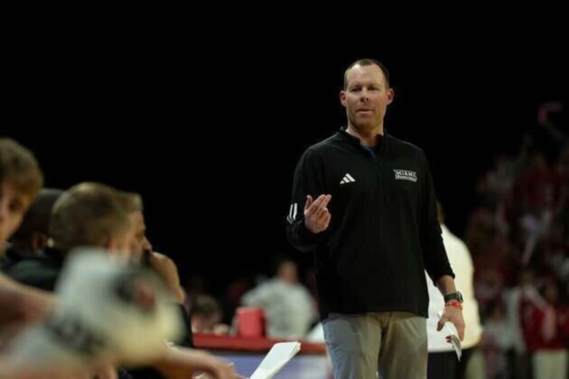 No. 23 Miami (Ohio) handles Ohio, improves to nation-best 25-0