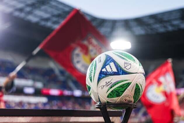 Red Bulls acquire Colombian D Julian Bazan