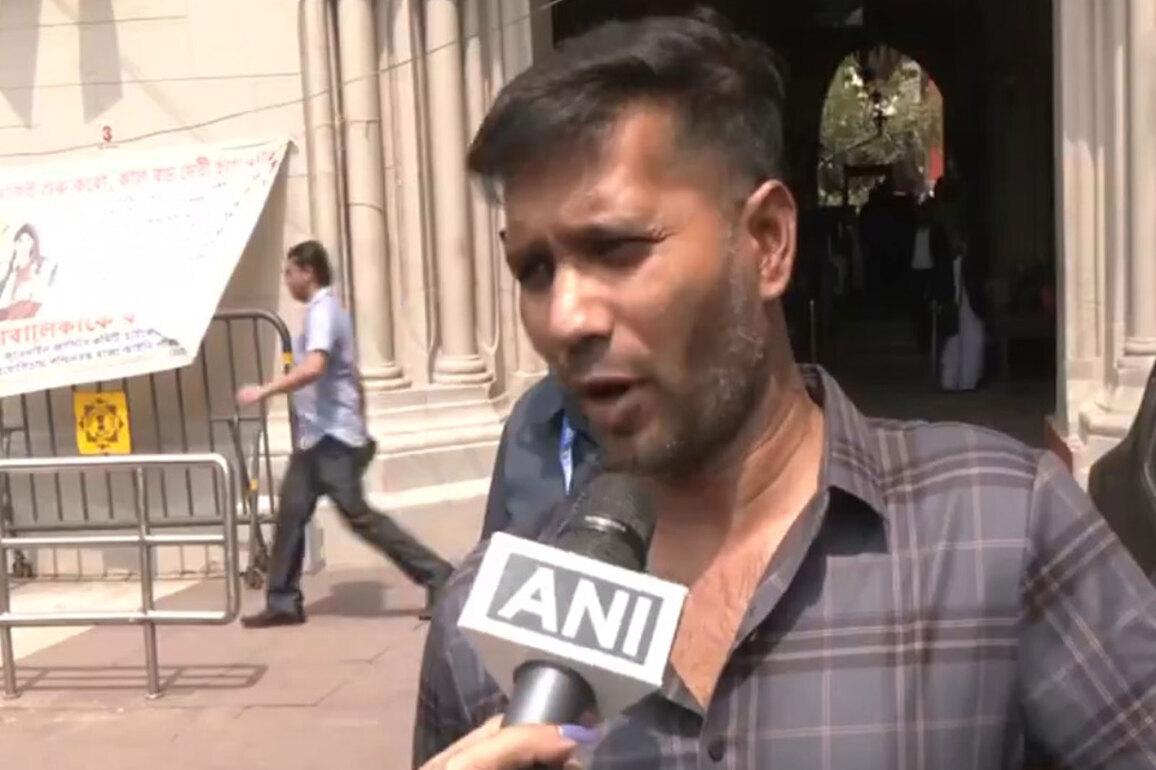 BJP MLA Ashok Dinda's associate detained with cash, gold in West Bengal