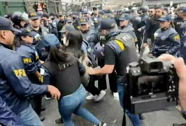 WATCH Argentine police brutalize pensioners