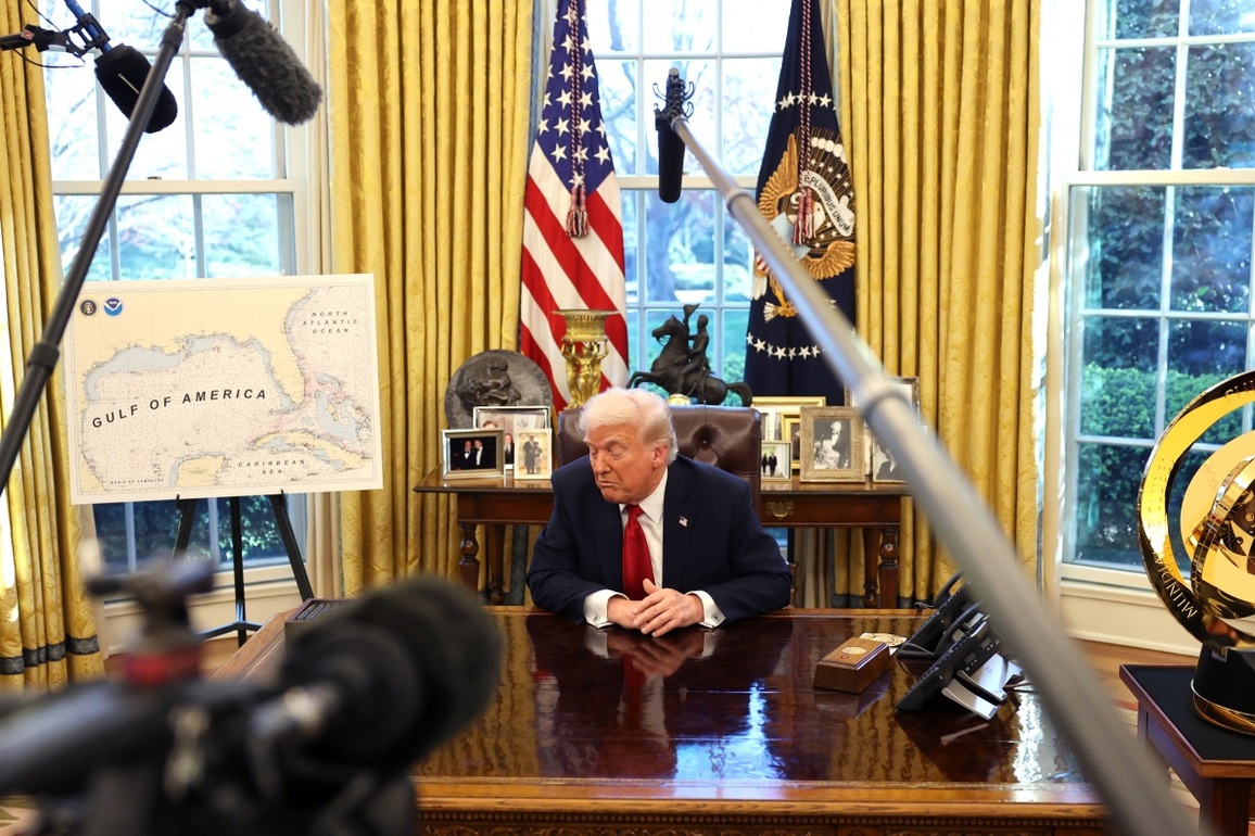 Judge orders White House to give AP access to Oval Office