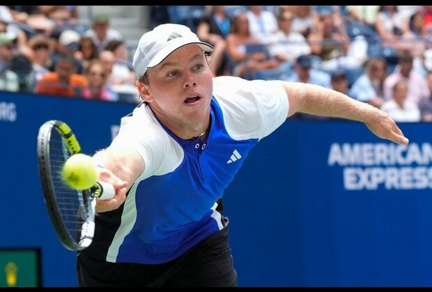 Alex Michelsen wins Next Gen ATP Finals opener