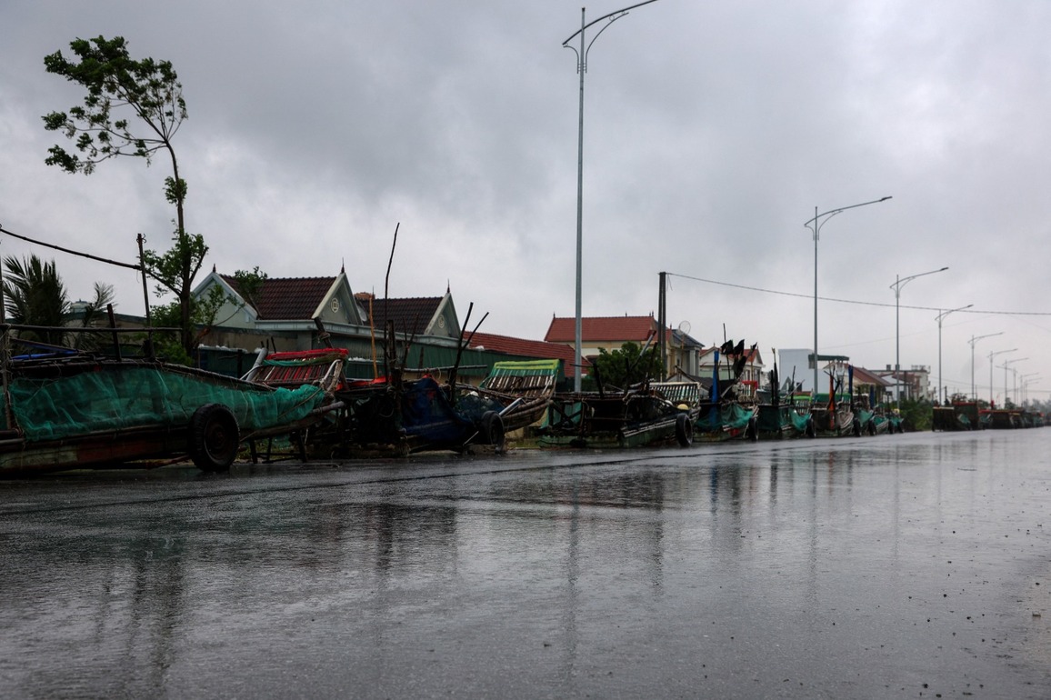 Airport shut, thousands evacuted in Vietnam as Typhoon Bualoi approches