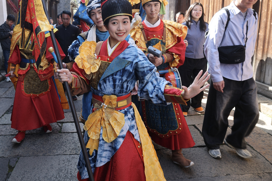 (ZhejiangPictorial) CHINA-ZHEJIANG-TONGXIANG-WUZHEN TOWN-NEW YEAR ACTIVITIES (CN)