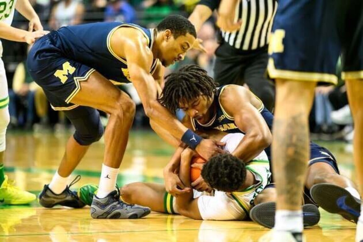 Oregon continues to flail, lose by double-digits to No. 4 Michigan