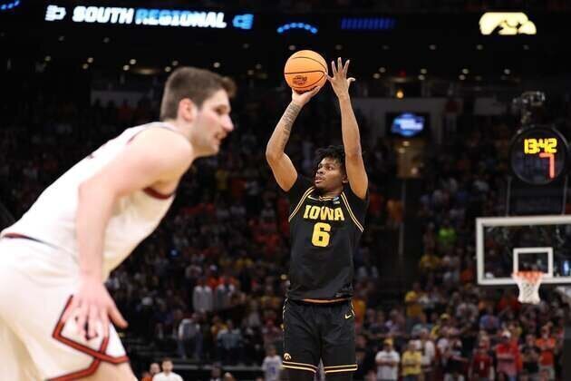 Iowa's Tavion Banks declares for NBA draft, hopeful of return to Hawkeyes