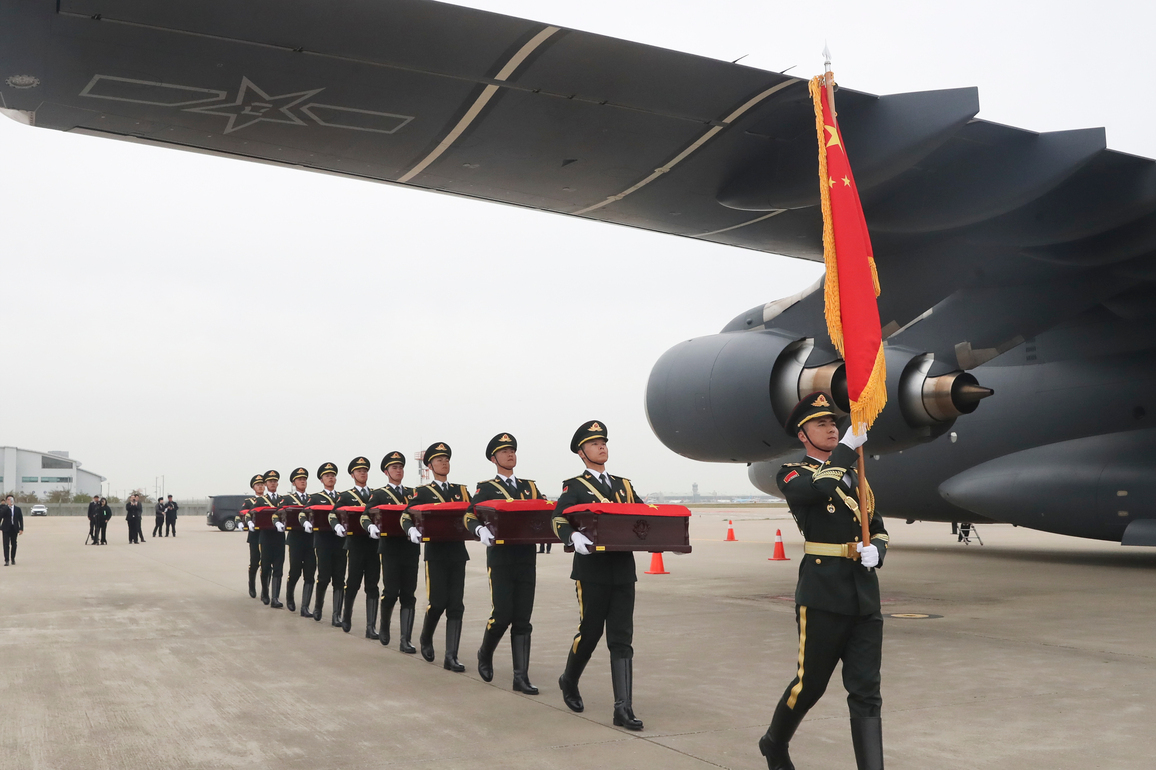 Photo Flash | China, S. Korea hold handover ceremony for remains of Chinese martyrs in Korean War