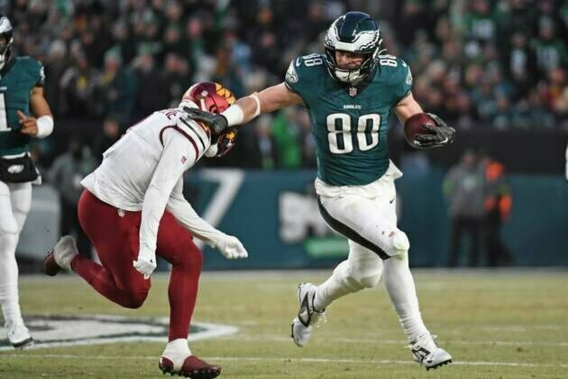 Report: Eagles TE Dallas Goedert (knee) misses Wednesday practice